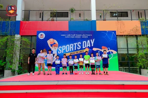 BẾ MẠC SPORTS DAY VIETSCHOOL: NGẬP TRÀN CẢM XÚC, LẤP LÁNH HUY CHƯƠNG
