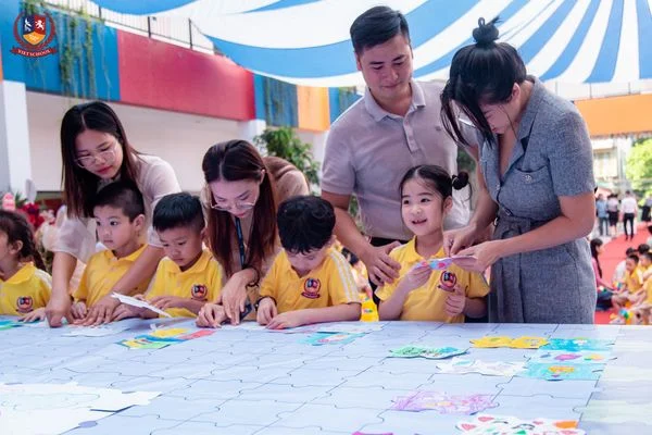 LỄ KHAI GIẢNG “ĐỔI MỚI VÀ SÁNG TẠO” CỦA HỌC SINH VIETSCHOOL