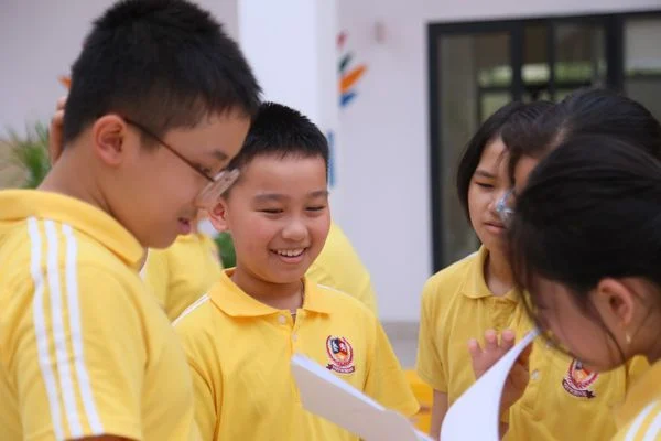 LỄ BẾ GIẢNG ĐẦY YÊU THƯƠNG CỦA CÁC VIETSCHOOLERS KHÉP LẠI MỘT NĂM HỌC THẬT ĐẶC BIỆT