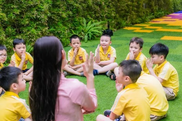 [KEEP THE MEMORIES] THÁNG NĂM RỰC RỠ