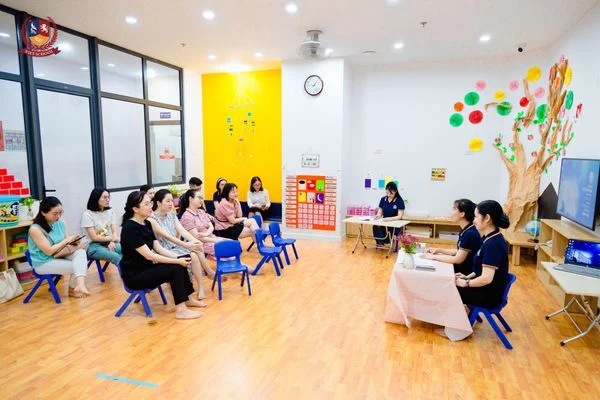 GẶP MẶT CHA MẸ HỌC SINH ĐẦU NĂM HỌC – CHIA SẺ NHỮNG THÔNG TIN HỮU ÍCH GIÚP CON VỮNG VÀNG VÀO LỚP 1