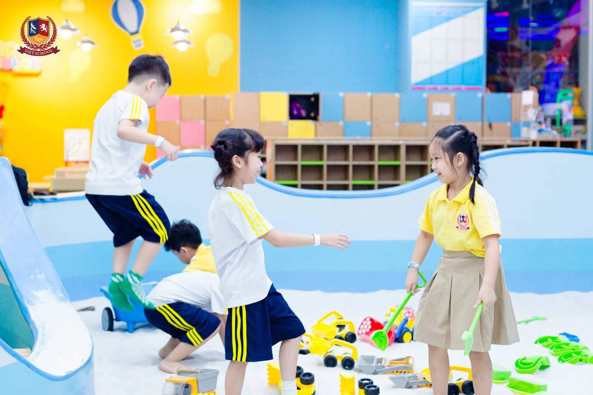 KHỐI 1 VUI CHƠI HẾT MÌNH TRONG CHUYẾN ĐI TRẢI NGHIỆM ĐẦU TIÊN ĐẾN TINIPARK