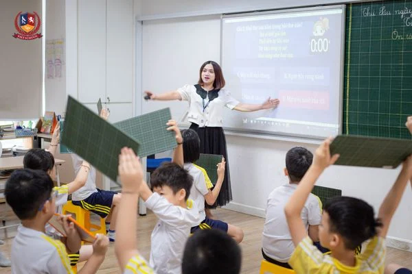 ÔN TẬP TIẾNG VIỆT NHƯ CHƠI GAMESHOW TRUYỀN HÌNH