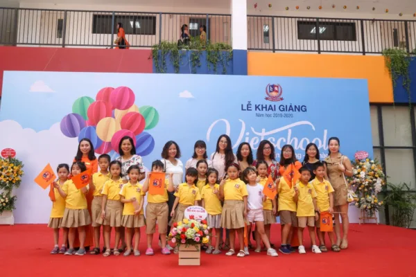 Khai giảng đậm nét văn hóa Việt tại Vietschool