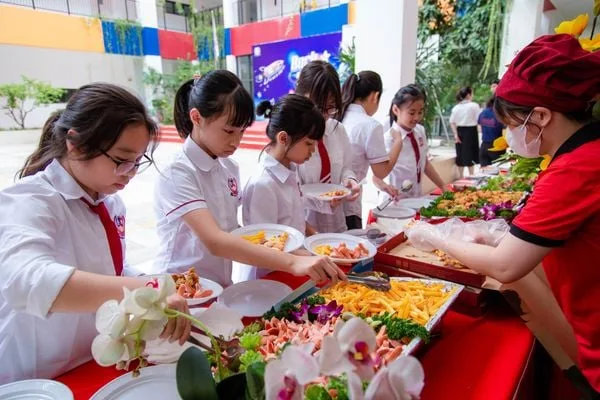 BACK TO SCHOOL: NỤ CƯỜI VIETSCHOOLERS TRONG NGÀY HỘI TỰU TRƯỜNG