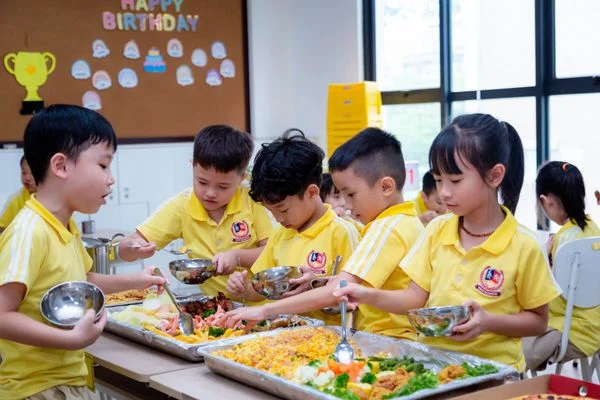 BACK TO SCHOOL: NỤ CƯỜI VIETSCHOOLERS TRONG NGÀY HỘI TỰU TRƯỜNG