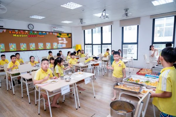BACK TO SCHOOL: NỤ CƯỜI VIETSCHOOLERS TRONG NGÀY HỘI TỰU TRƯỜNG