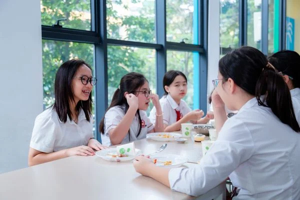 BACK TO SCHOOL: NỤ CƯỜI VIETSCHOOLERS TRONG NGÀY HỘI TỰU TRƯỜNG