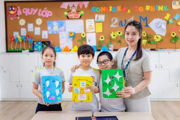 “IPHONE DẤU CÂU”: VIETSCHOOLERS THIẾT KẾ “ỨNG DỤNG” HỌC DẤU CÂU THẬT ĐƠN GIẢN