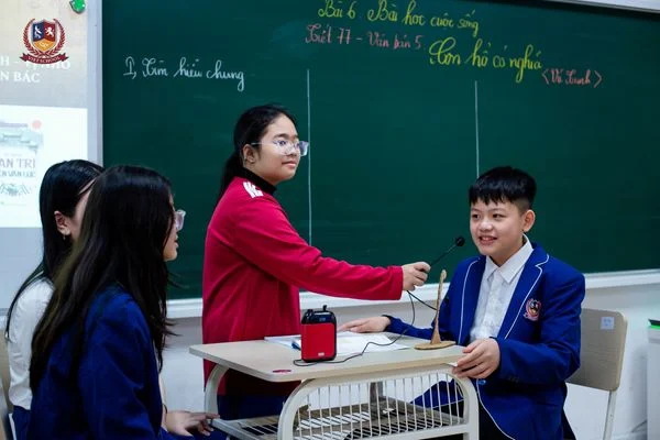 VIETSCHOOLERS VÀO VAI PHÓNG VIÊN, DIỄN VIÊN, HỌA SĨ,... ĐỂ KHÁM PHÁ TÁC PHẨM VĂN HỌC