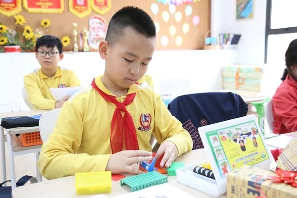 LẮP GHÉP MÔ HÌNH CÓ GIÚP VIETSCHOOLERS SÁNG TẠO, THÔNG MINH?