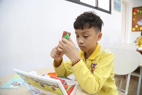 LẮP GHÉP MÔ HÌNH CÓ GIÚP VIETSCHOOLERS SÁNG TẠO, THÔNG MINH?