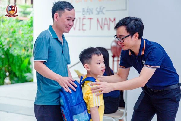 VIETSCHOOLERS BACK TO SCHOOL - NGẬP TRÀN CẢM XÚC TRONG NGÀY TỰU TRƯỜNG