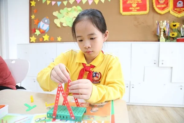 LẮP GHÉP MÔ HÌNH CÓ GIÚP VIETSCHOOLERS SÁNG TẠO, THÔNG MINH?