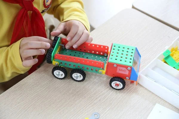 LẮP GHÉP MÔ HÌNH CÓ GIÚP VIETSCHOOLERS SÁNG TẠO, THÔNG MINH?