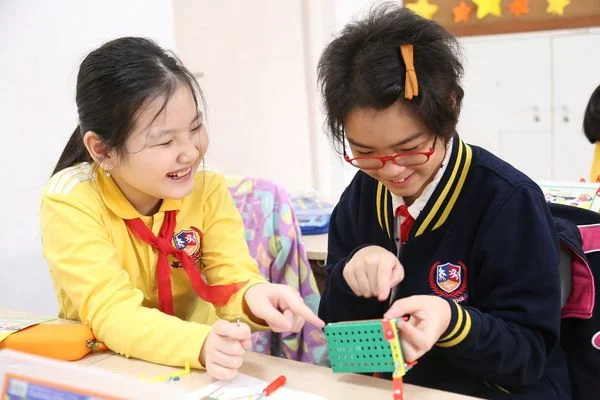 LẮP GHÉP MÔ HÌNH CÓ GIÚP VIETSCHOOLERS SÁNG TẠO, THÔNG MINH?