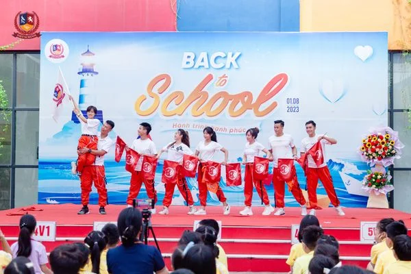 VIETSCHOOLERS BACK TO SCHOOL - NGẬP TRÀN CẢM XÚC TRONG NGÀY TỰU TRƯỜNG