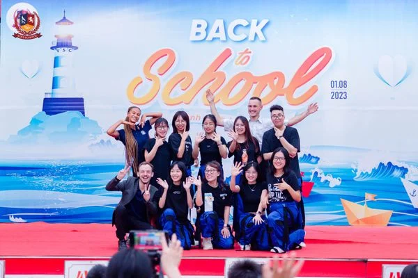 VIETSCHOOLERS BACK TO SCHOOL - NGẬP TRÀN CẢM XÚC TRONG NGÀY TỰU TRƯỜNG