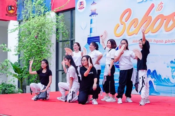 VIETSCHOOLERS BACK TO SCHOOL - NGẬP TRÀN CẢM XÚC TRONG NGÀY TỰU TRƯỜNG