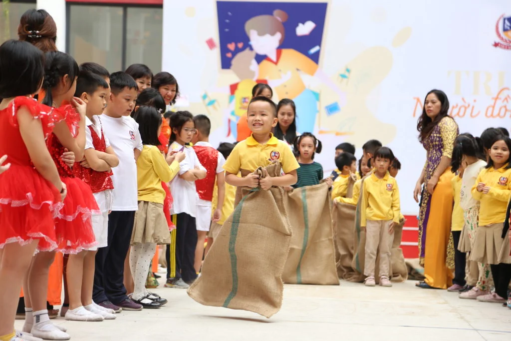 LỄ TRI ÂN THẦY CÔ – NGƯỜI ĐỒNG HÀNH THẦM LẶNG Những bước nhảy bao bố mạnh mẽ và khéo léo.