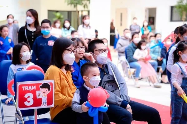 ĐÓN CHÀO HÀNG TRĂM GIA ĐÌNH ĐẾN VỚI "NGÀY HỘI KHÁM PHÁ VIETSCHOOL"
