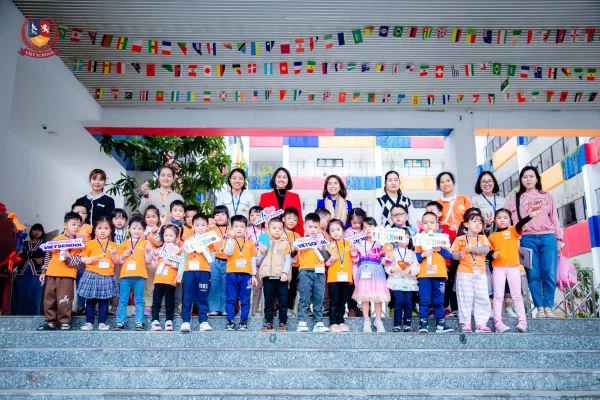 tham quan trường mầm non Vietschool Triều Khúc