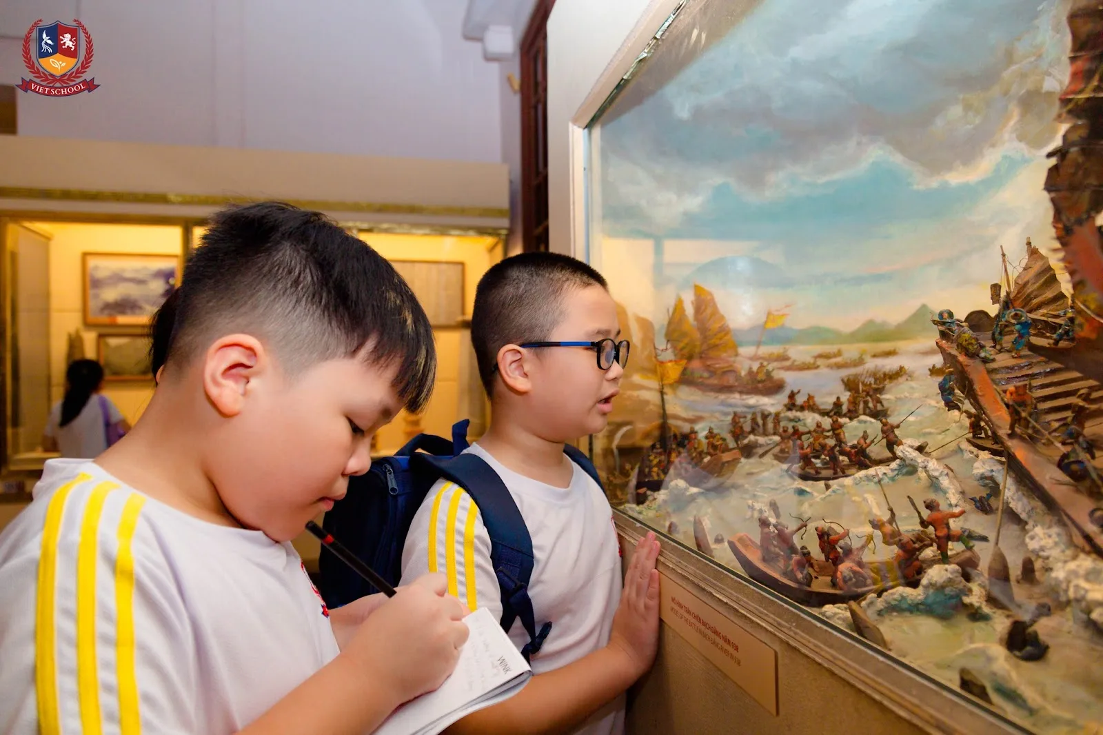 HỌC SINH KHỐI 4 TRẢI NGHIỆM LÀM “NHÀ SỬ HỌC NHÍ” TẠI BẢO TÀNG LỊCH SỬ QUỐC GIA