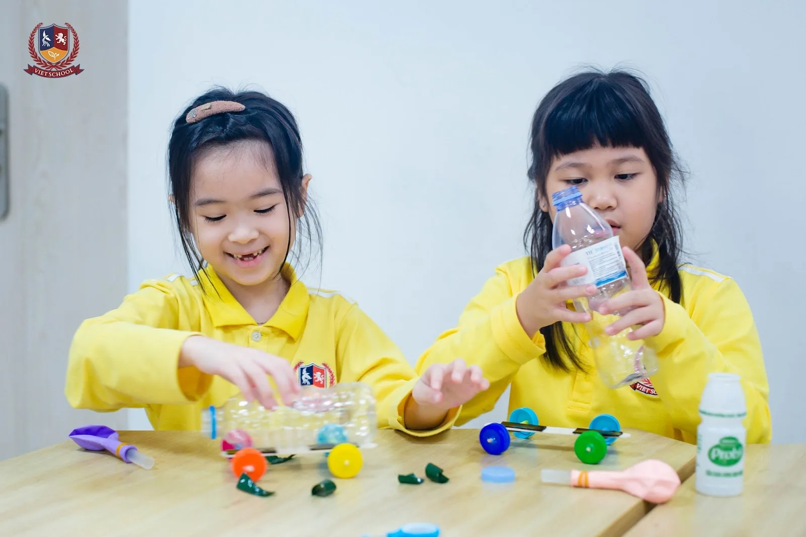 VIETSCHOOL NEWSLETTER 12/2023 - BẢN TIN THÁNG 12/2023 VIETSCHOOL