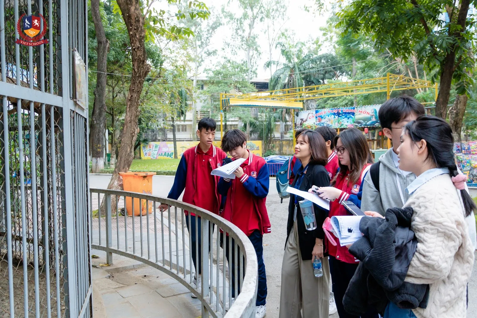 HỌC SINH KHỐI 9 NGHIÊN CỨU ĐA DẠNG ĐỘNG VẬT TẠI VƯỜN THÚ HÀ NỘI