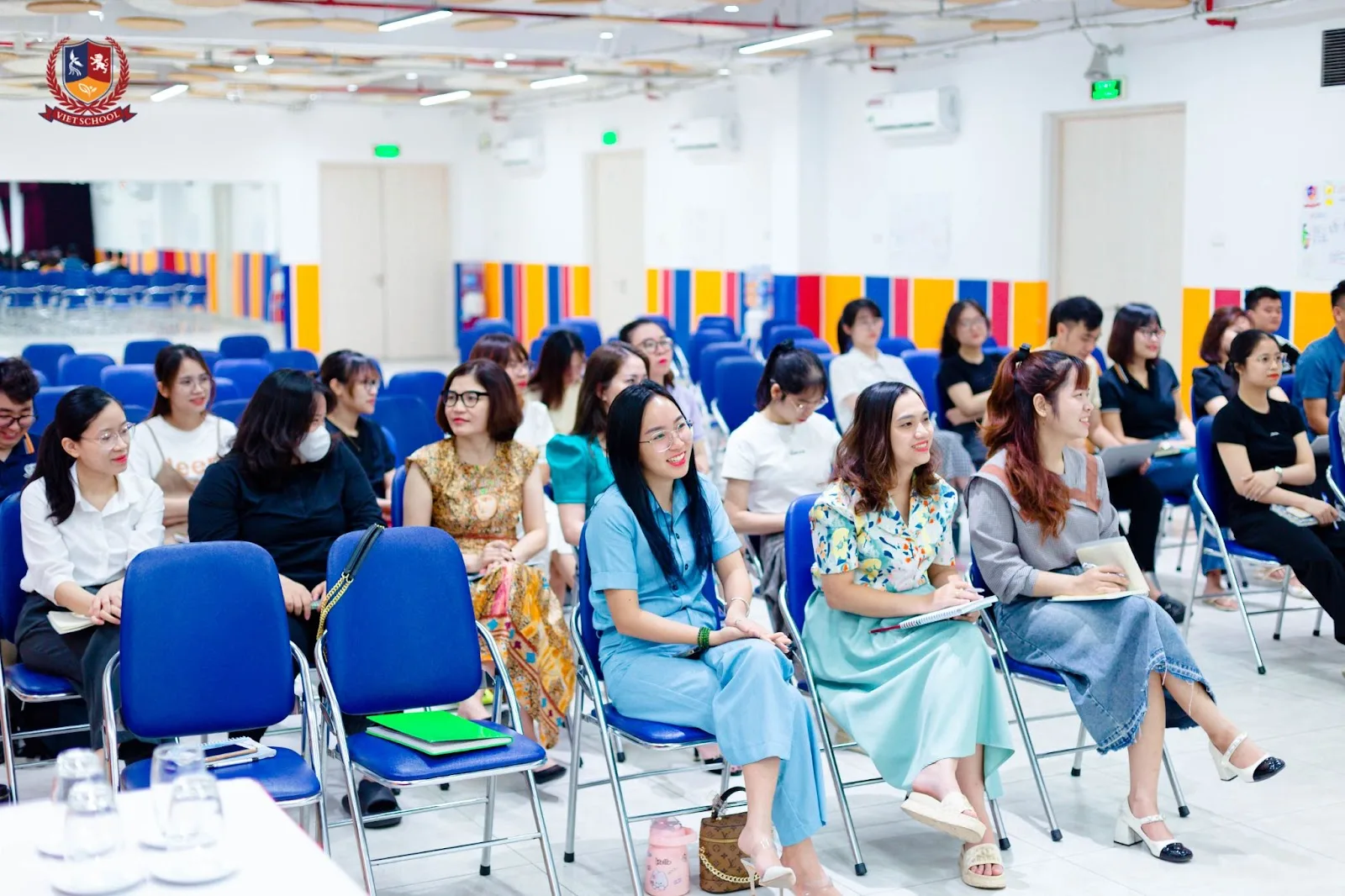 CHUỖI CHƯƠNG TRÌNH ĐÀO TẠO CÙNG CHUYÊN GIA - “LẤY ĐÀ” ĐỂ CHẤT LƯỢNG ĐỘI NGŨ GIÁO VIÊN VIETSCHOOL VƯƠN XA