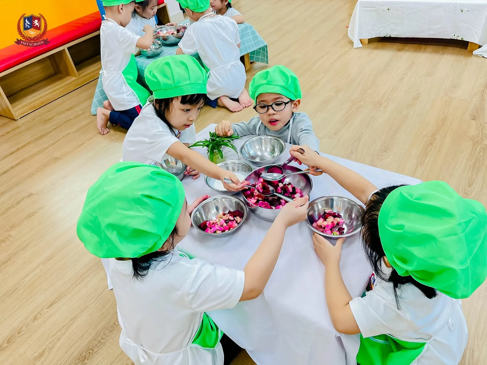 VIETSCHOOL NEWSLETTER 12/2023 - BẢN TIN THÁNG 12/2023 VIETSCHOOL