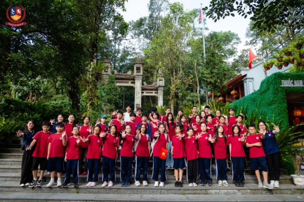 KHỐI 7 CHINH PHỤC ĐỈNH THIÊNG BA VÌ: CHUYẾN ĐI RÈN LUYỆN Ý CHÍ