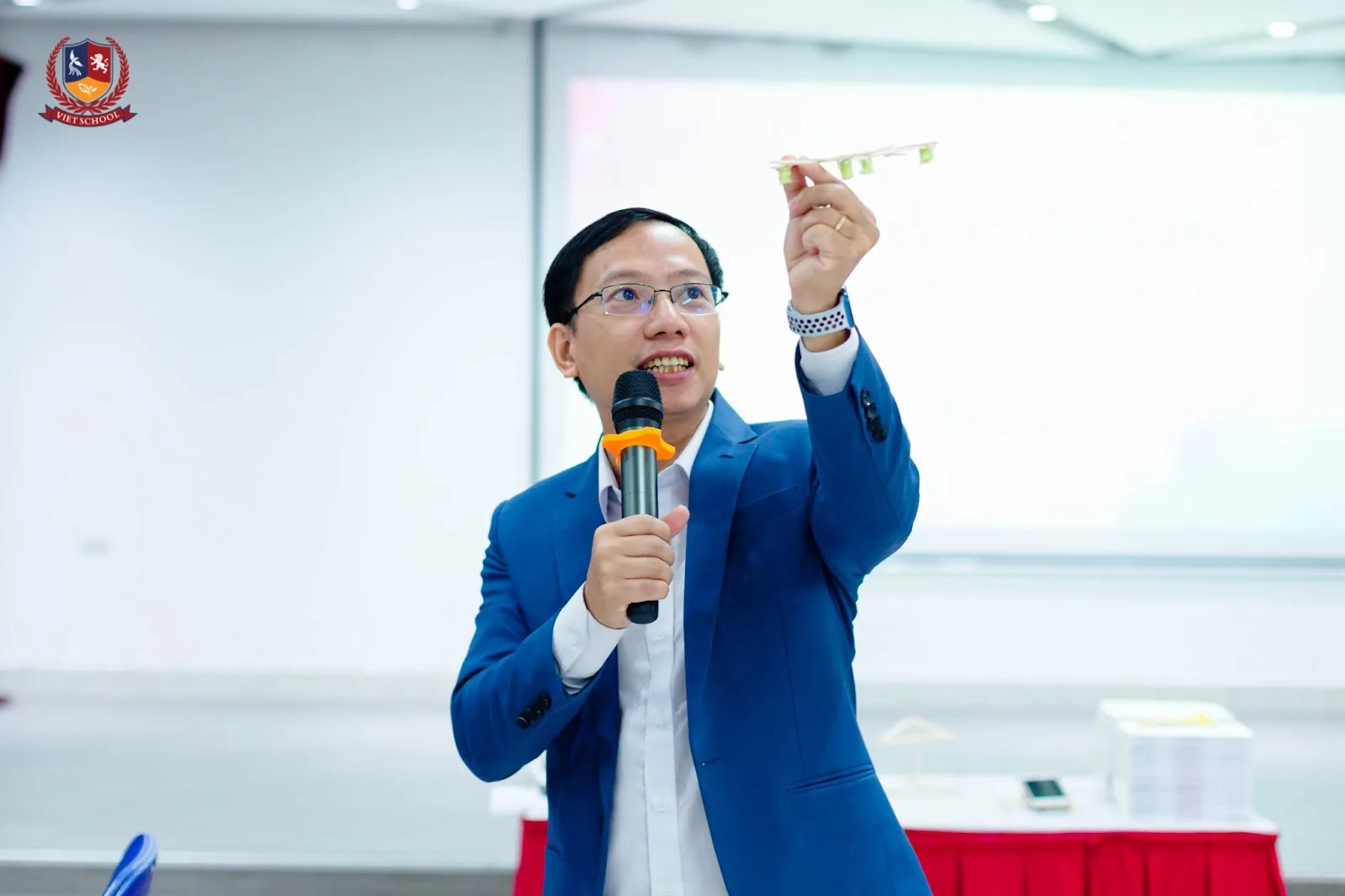 CHUỖI CHƯƠNG TRÌNH ĐÀO TẠO CÙNG CHUYÊN GIA - “LẤY ĐÀ” ĐỂ CHẤT LƯỢNG ĐỘI NGŨ GIÁO VIÊN VIETSCHOOL VƯƠN XA