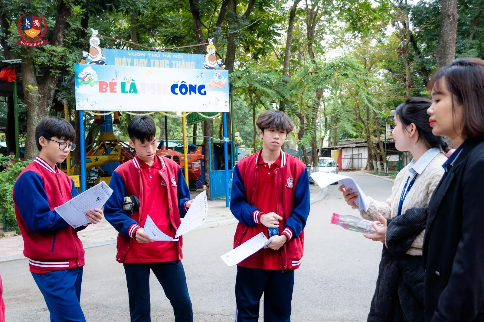 HỌC SINH KHỐI 9 NGHIÊN CỨU ĐA DẠNG ĐỘNG VẬT TẠI VƯỜN THÚ HÀ NỘI