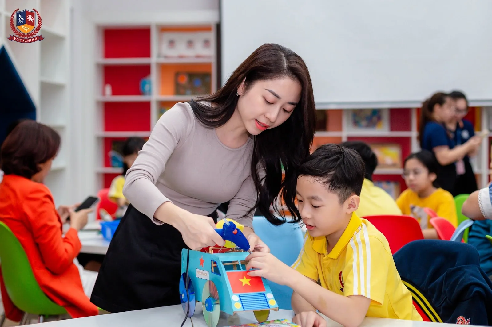 CHUNG KẾT VIETSCHOOL STEAM FESTIVAL 2024: NHỮNG TÀI NĂNG KHOA HỌC - CÔNG NGHỆ TỎA SÁNG