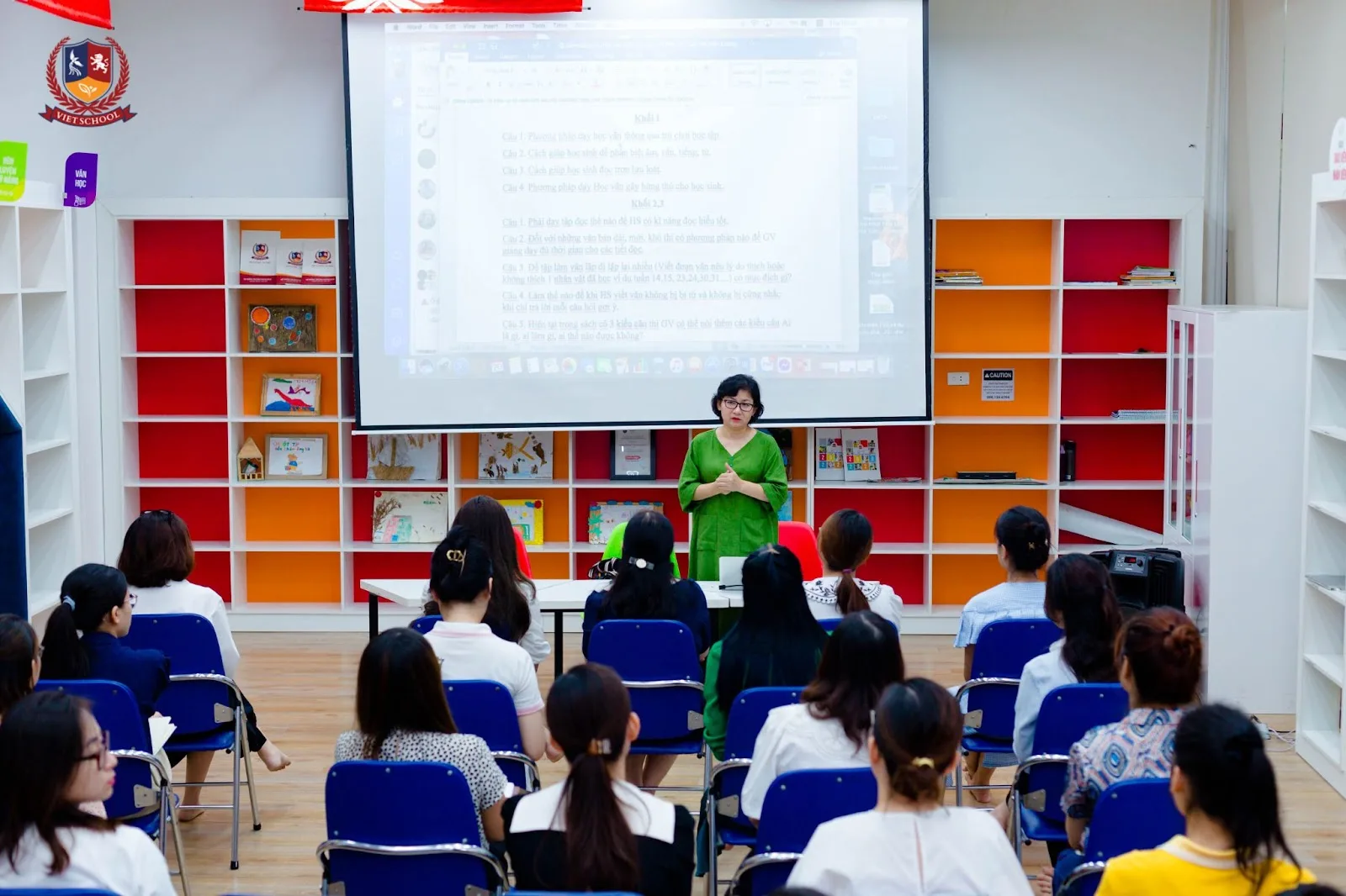 CHUỖI CHƯƠNG TRÌNH ĐÀO TẠO CÙNG CHUYÊN GIA - “LẤY ĐÀ” ĐỂ CHẤT LƯỢNG ĐỘI NGŨ GIÁO VIÊN VIETSCHOOL VƯƠN XA