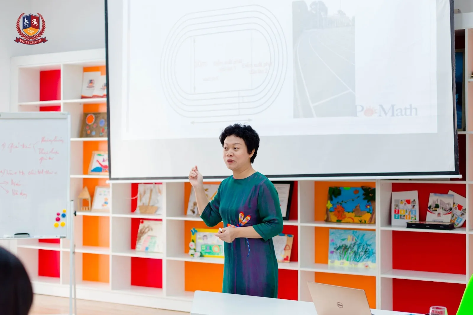 CHUỖI CHƯƠNG TRÌNH ĐÀO TẠO CÙNG CHUYÊN GIA - “LẤY ĐÀ” ĐỂ CHẤT LƯỢNG ĐỘI NGŨ GIÁO VIÊN VIETSCHOOL VƯƠN XA
