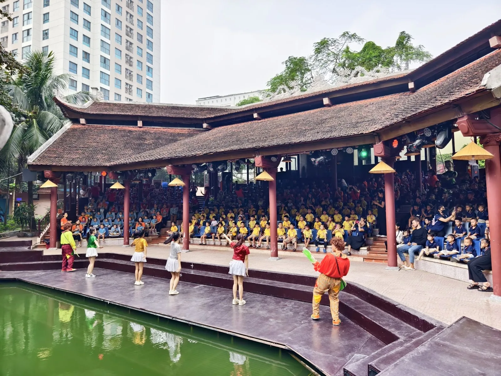 KHỐI 1 LẠC VÀO THẾ GIỚI CỔ TÍCH TẠI NHÀ HÁT MÚA RỐI VIỆT NAM