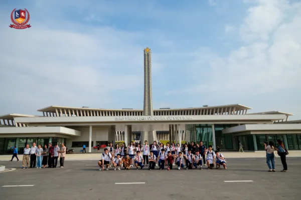 TRẢI NGHIỆM HỌC LỊCH SỬ HẤP DẪN CHƯA TỪNG CÓ CÙNG HỌC SINH KHỐI 8