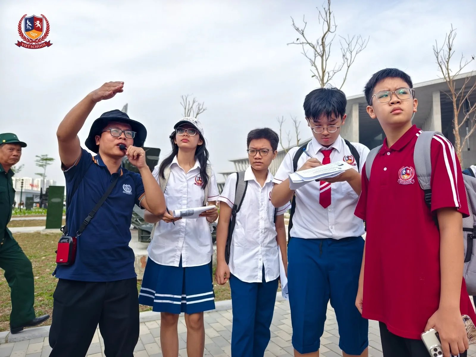 TRẢI NGHIỆM HỌC LỊCH SỬ HẤP DẪN CHƯA TỪNG CÓ CÙNG HỌC SINH KHỐI 8