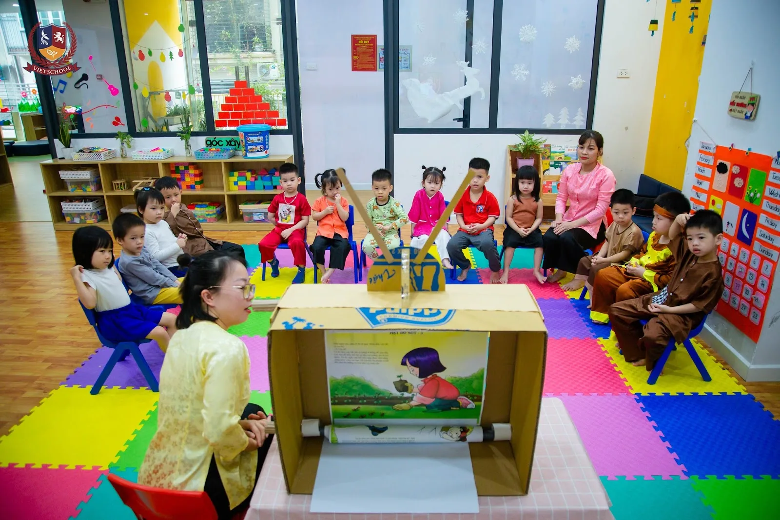 VIETSCHOOL NEWSLETTER 12/2023 - BẢN TIN THÁNG 12/2023 VIETSCHOOL