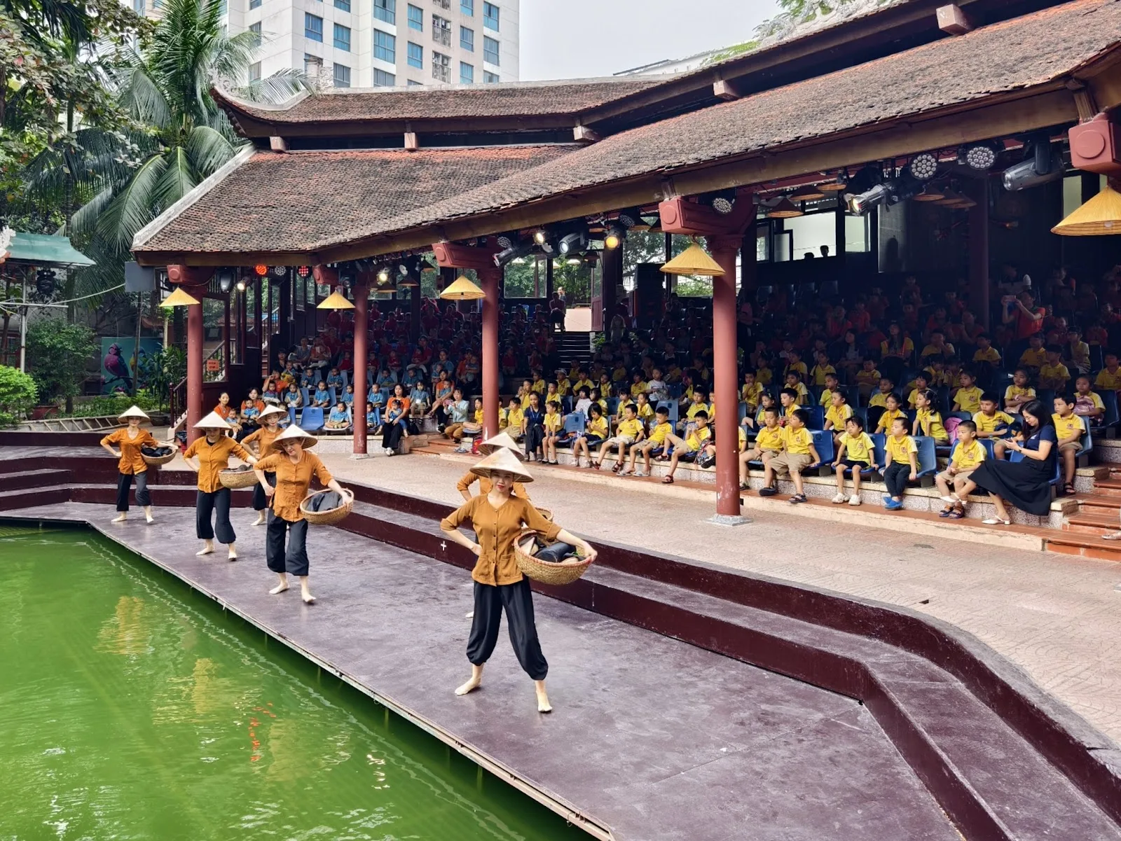 KHỐI 1 LẠC VÀO THẾ GIỚI CỔ TÍCH TẠI NHÀ HÁT MÚA RỐI VIỆT NAM