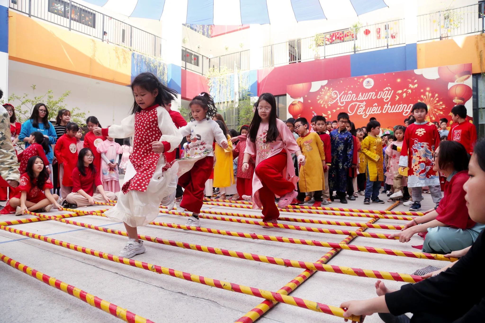 VIETSCHOOL VÀ SỨ MỆNH ĐÀO TẠO CÔNG DÂN TOÀN CẦU MANG BẢN SẮC VIỆT NAM Các trải nghiệm mang đầy tính truyền thống dành cho học sinh Vietschool