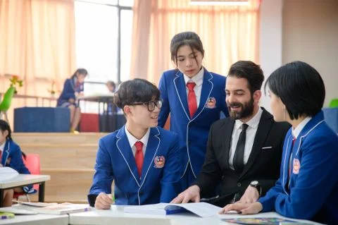 NHỮNG VƯỢT TRỘI CỦA CHƯƠNG TRÌNH SONG NGỮ TẠI VIETSCHOOL