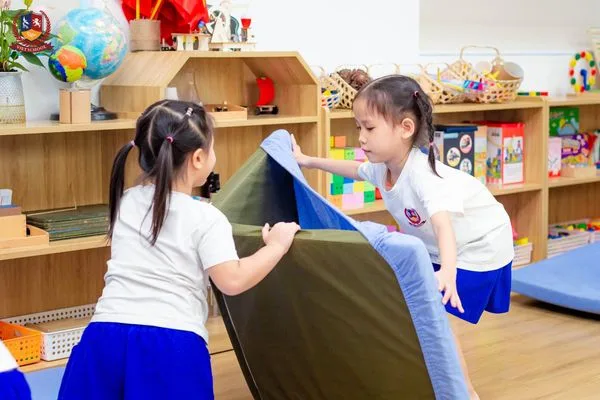 CHẾ ĐỘ CHĂM SÓC VÀ RÈN LUYỆN KHOA HỌC GIÚP TRẺ KHỎE THỂ CHẤT - MẠNH TINH THẦN