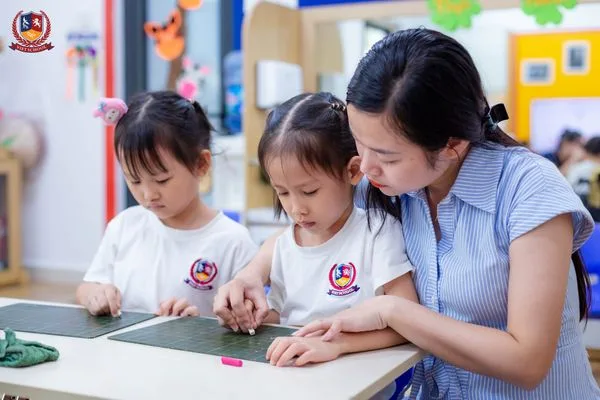 HÀNH TRÌNH LÀM QUEN VỚI MÔI TRƯỜNG TIỂU HỌC TẠI VIETSCHOOL