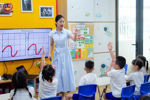 HÀNH TRÌNH LÀM QUEN VỚI MÔI TRƯỜNG TIỂU HỌC TẠI VIETSCHOOL