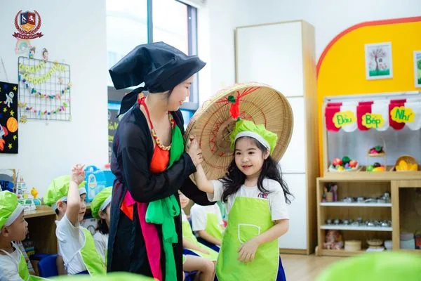 VĂN HÓA VIỆT - “MÃ ĐỊNH DANH” CHO CÁC “BÚP MĂNG NON” VIETSCHOOL BƯỚC RA THẾ GIỚI