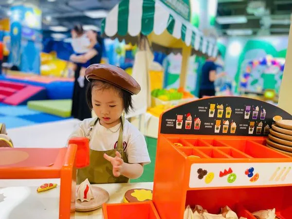 HOẠT ĐỘNG TRẢI NGHIỆM: CÁC BẠN NHỎ THOẢ SỨC VUI CHƠI, HỌC HỎI TẠI KIDZOOONA