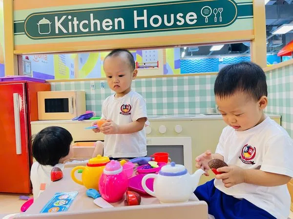 HOẠT ĐỘNG TRẢI NGHIỆM: CÁC BẠN NHỎ THOẢ SỨC VUI CHƠI, HỌC HỎI TẠI KIDZOOONA